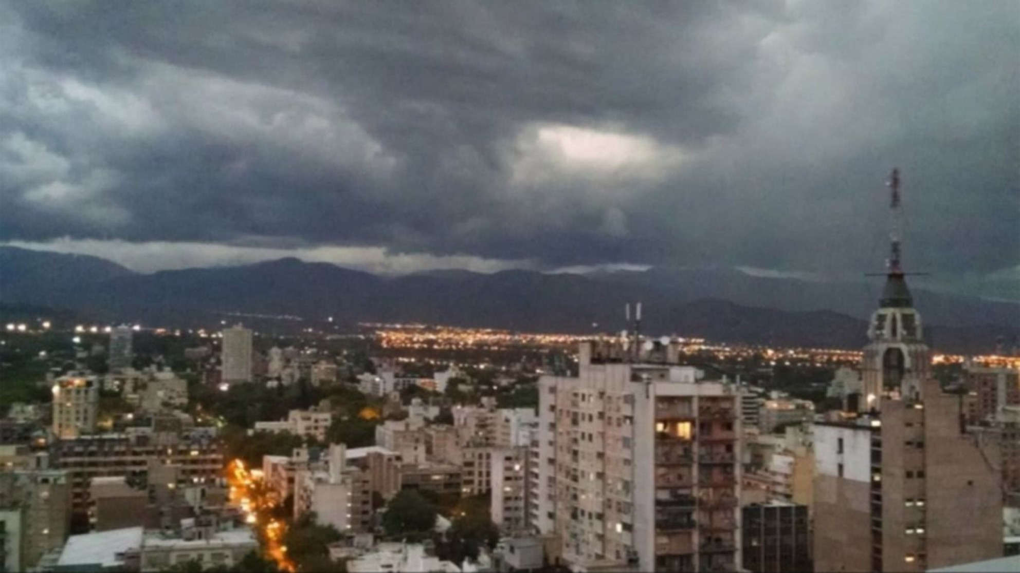 Emiten una alerta por tormentas en diferentes puntos de Mendoza